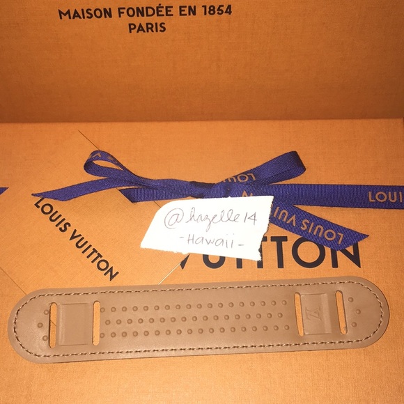 Louis Vuitton Strap Pad - Picture 2 of 9